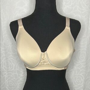 VANITY FAIR nude colored wireless bra. Size 36 C.